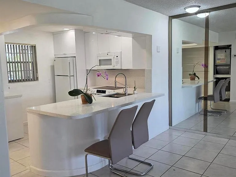 3905 N Nob Hill Rd #206 — Photo 22