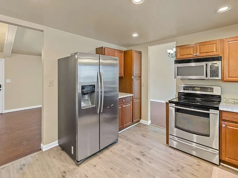 1401 Sanderson Ave — Photo 11