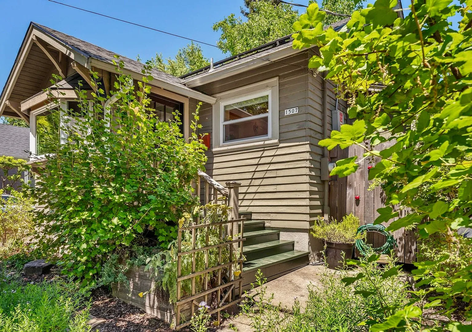 Charming 2-Bedroom Craftsman Bungalow in Portland's Kenton Neighborhood — Photo 2