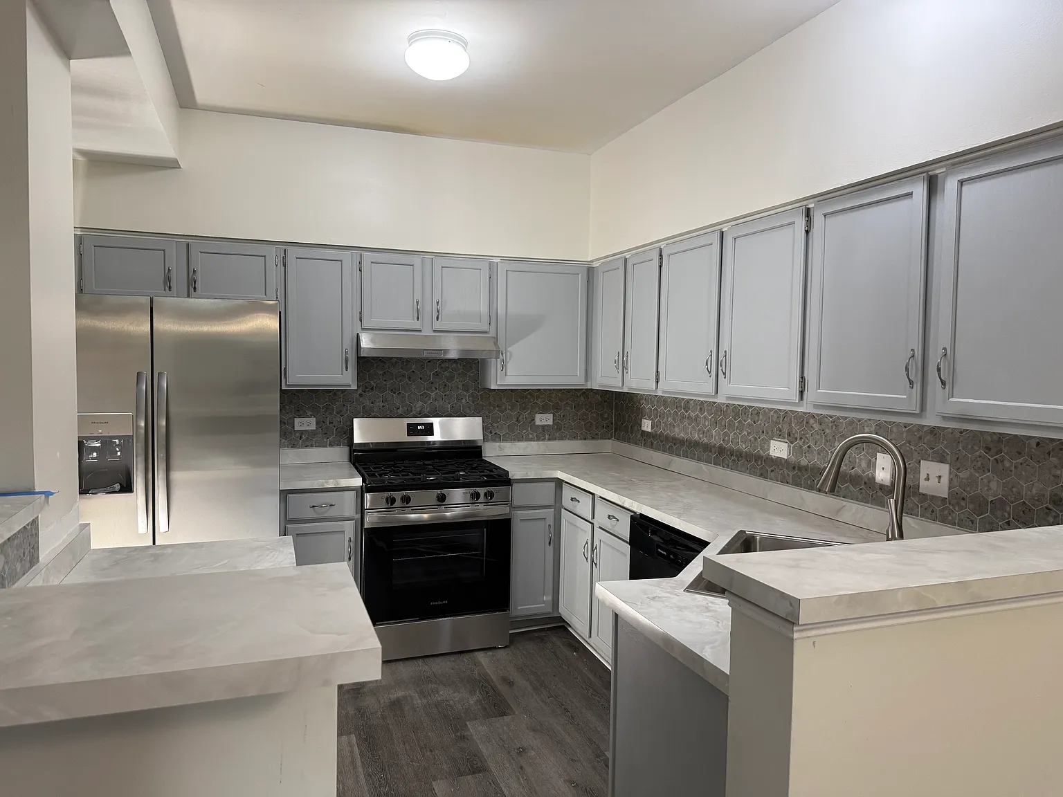 3 bed, 2.5 bath, 1499 sqft, $2,580 — Photo 2