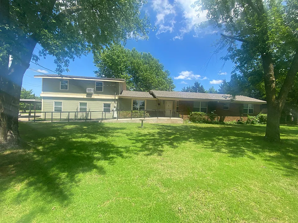 1716 S Webster Dr