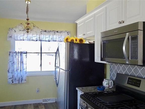 4th image of 830 Valerie Ct