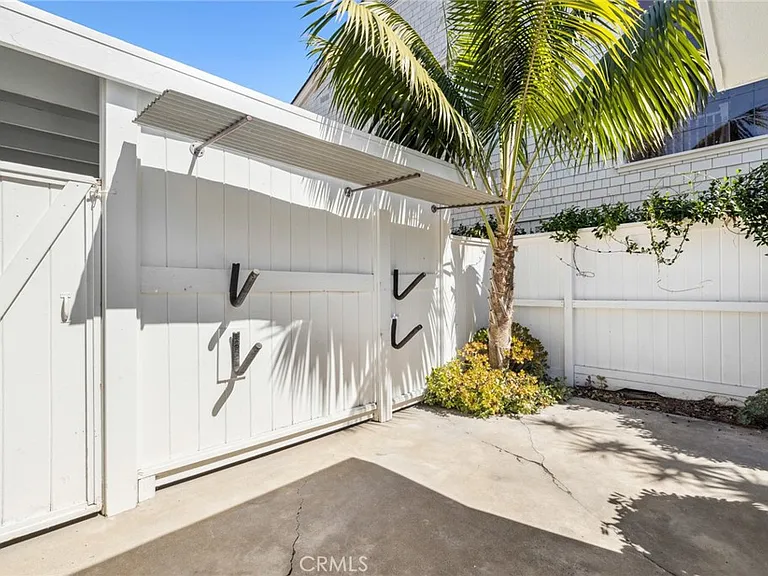 2551 Bayshore Dr — Photo 23