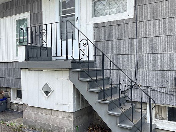3rd image of 13 4th Ave Unit 2