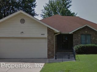 1442 W McGee St, Springfield, MO 65807