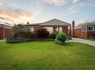 21524 Arrowhead St, Saint Clair Shores, MI