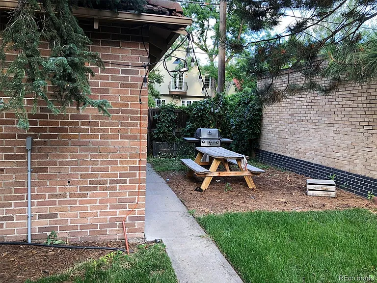 454 N Franklin St — Photo 9