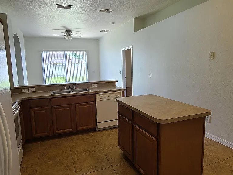 3109 Turnberry Blvd — Photo 5