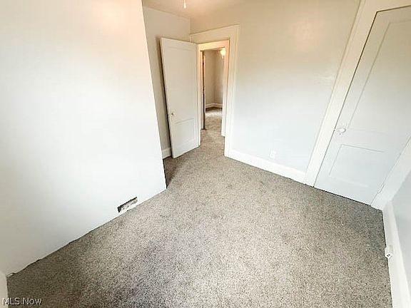 5th image of 658 Spicer St