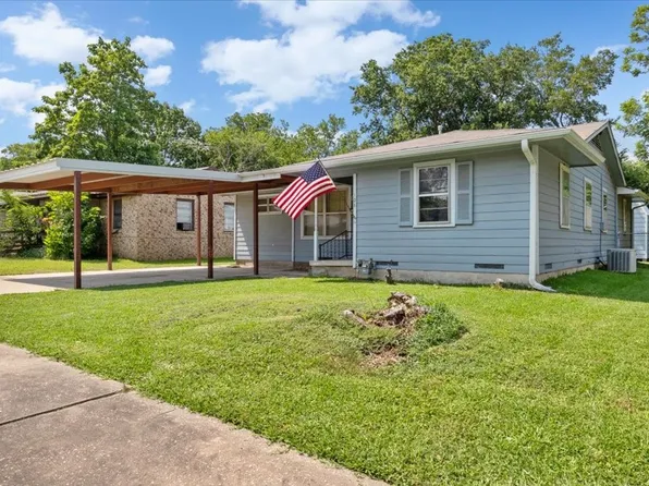 108 Leslie St, Bonham, TX 75418