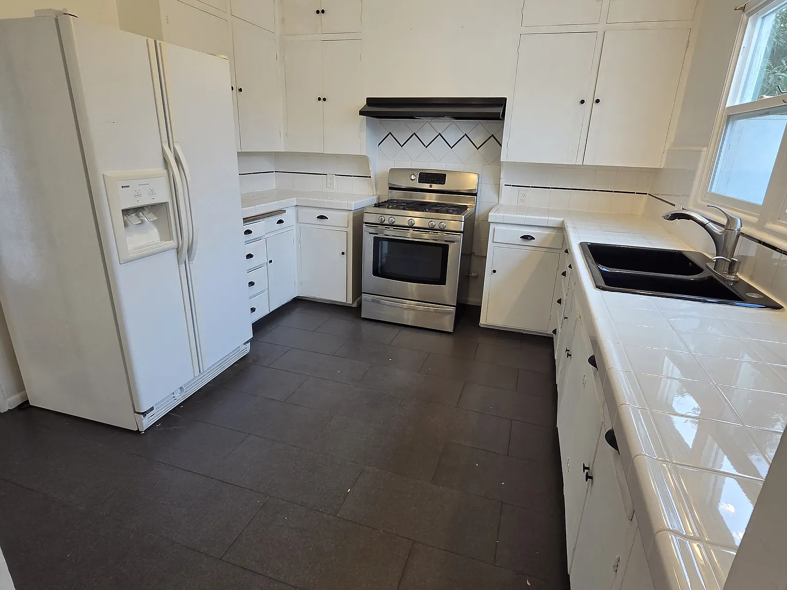 2 bed, 1044 sqft, $2,750 — Photo 4