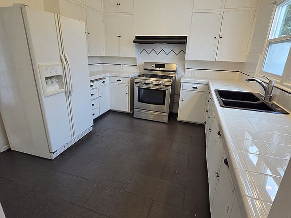 4th image of 525 E Church St
