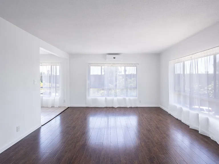 924 N Kingsley Dr — Photo 5