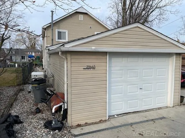 29445 Private Dr, Chesterfield, MI 48047