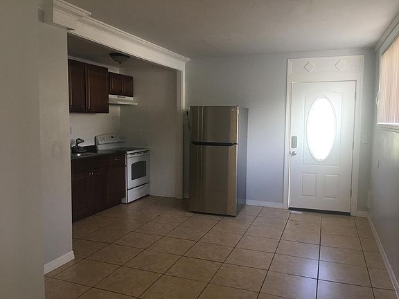 4th image of 2803 Primrose Ct