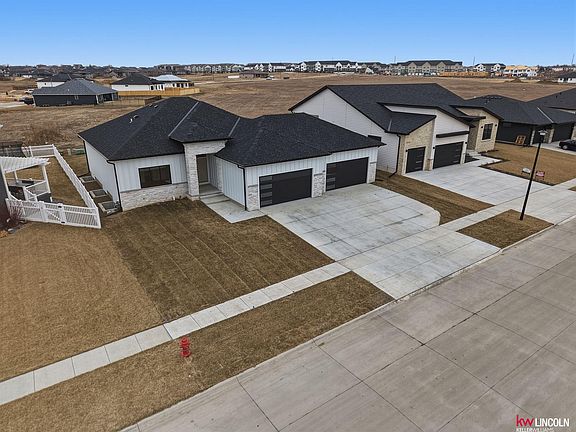 3rd image of 3510 Tree Line Dr