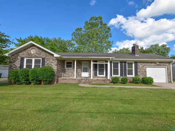 3212 Lewisburg Dr NW, Huntsville, AL 35810