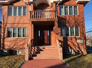 6902 225th St, Bayside, NY 11364