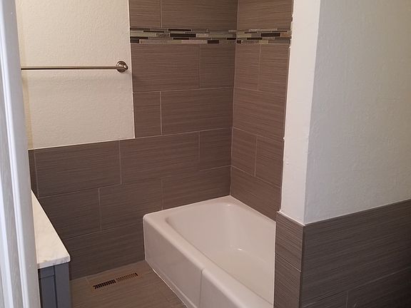 4th image of 3740 Wyandotte St #2S