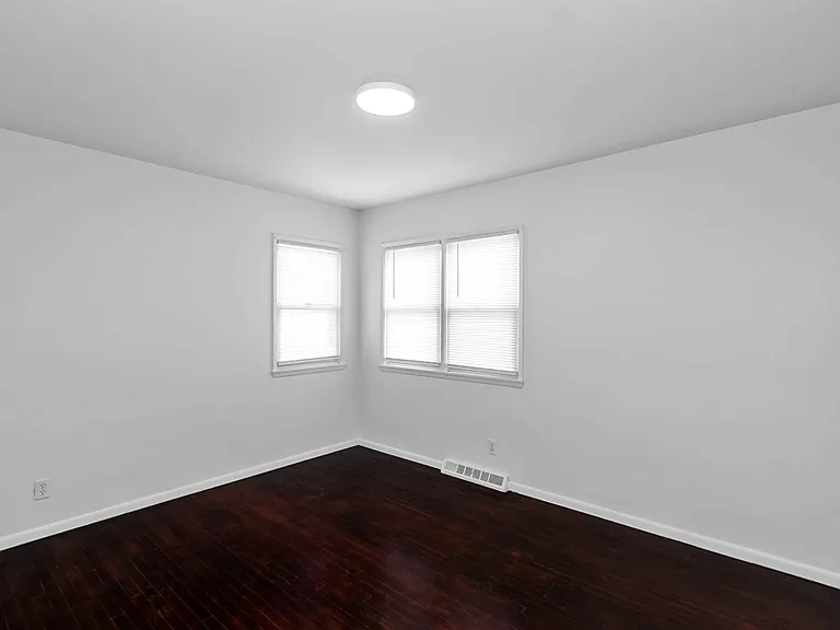 2131 37th St NW — Photo 14