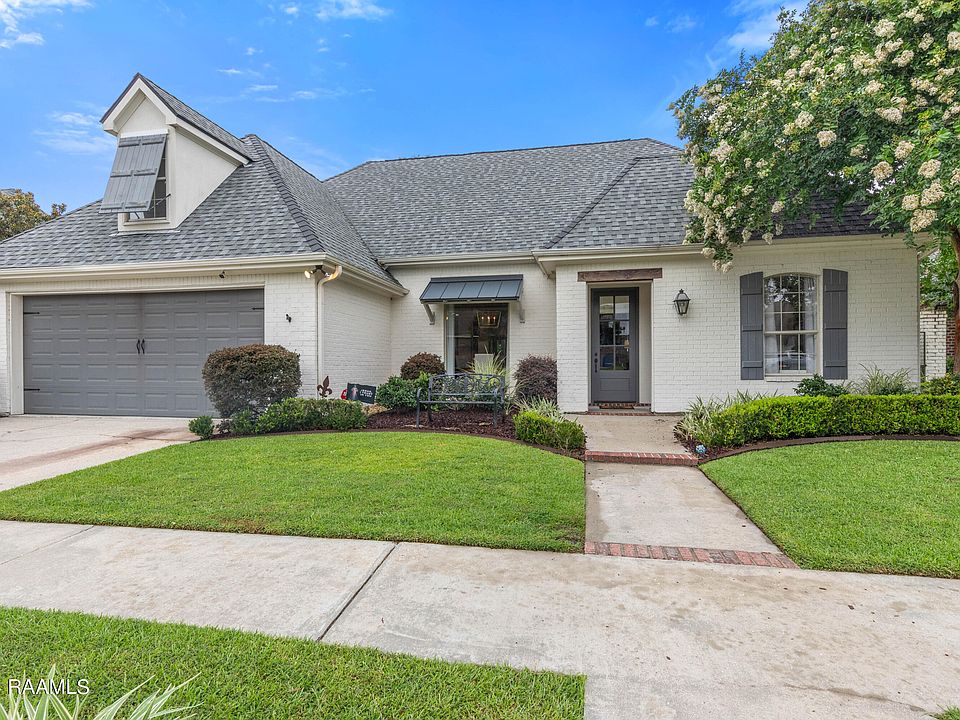 1st image of 302 Moss Creek Dr