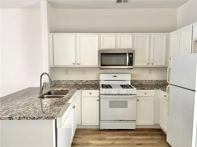 1581 Cove Creek Cir — Photo 8