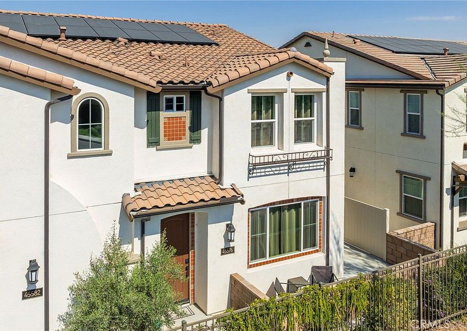 1st image of 45576 Calle Luna