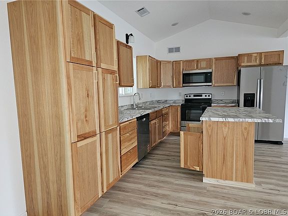 3rd image of 3 Oak Tree Ln