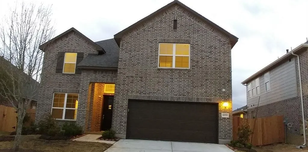 4 bed, 3.5 bath, 3328 sqft, $3,200 — Photo 3
