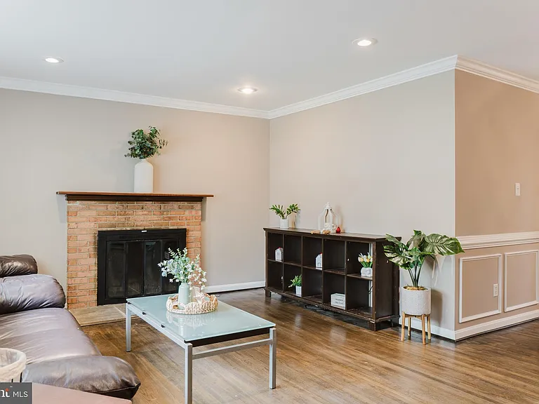7708 Viceroy St — Photo 2