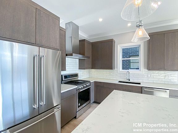 3rd image of 3322 N Kenmore Ave #3N