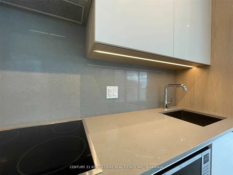 28 Freeland St #2702 — Photo 7