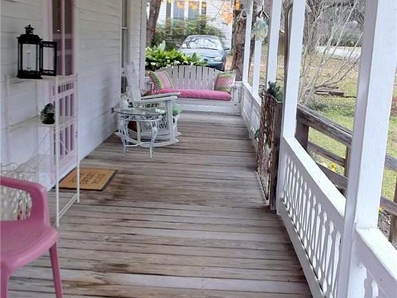 4th image of 221 W Red Bud St
