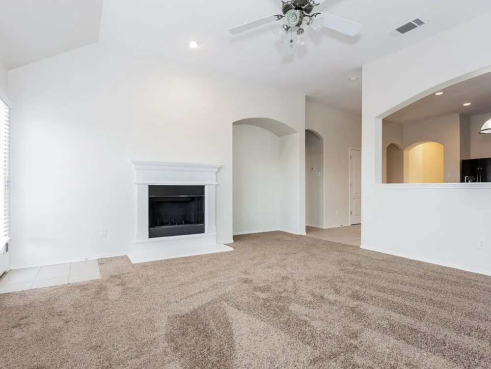 3 bed, 2.0 bath, 1780 sqft, $2,290 — Photo 2