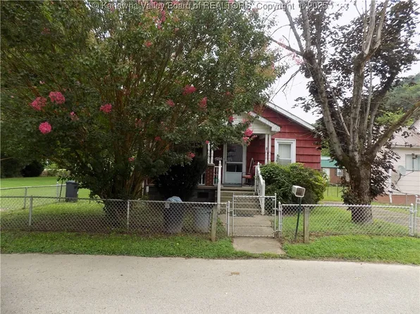 205 Luke St, Hugheston, WV 25110
