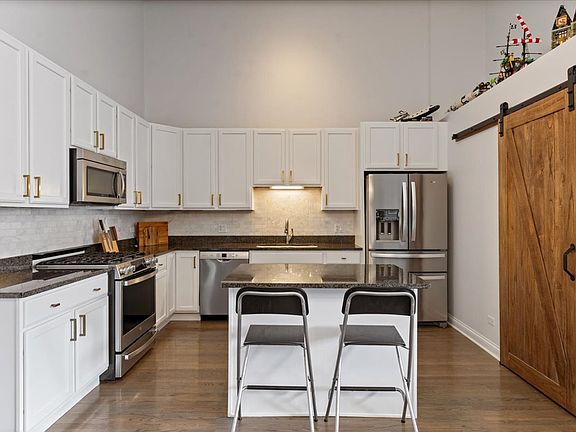 4th image of 2513 N Milwaukee Ave APT 3N