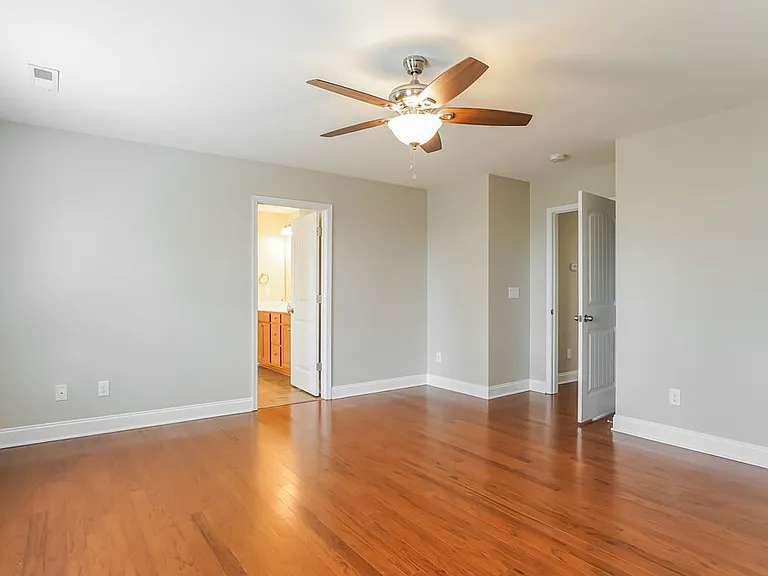 335 Clubhouse Dr — Photo 12