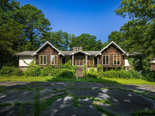 135 Midway Dr, Bessemer, AL 35023