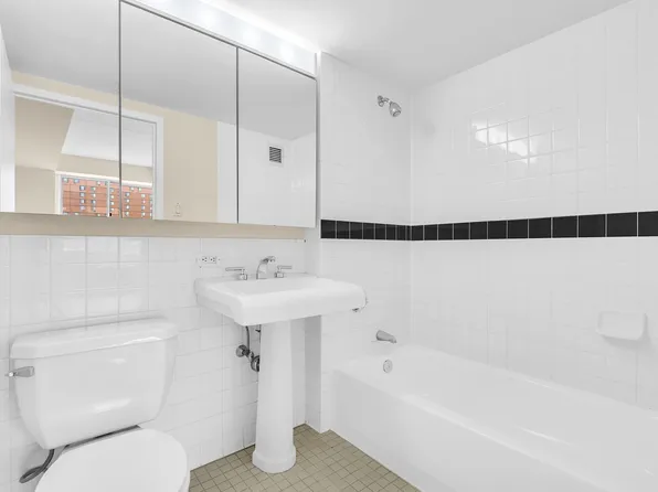 300 West 145th Street 7C image 9 of 10