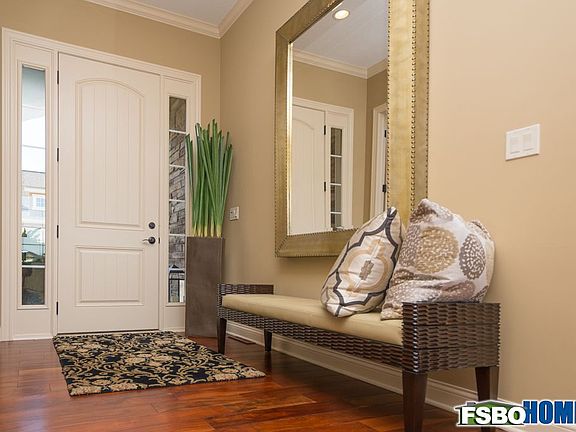 5th image of 439 S Crescent Way