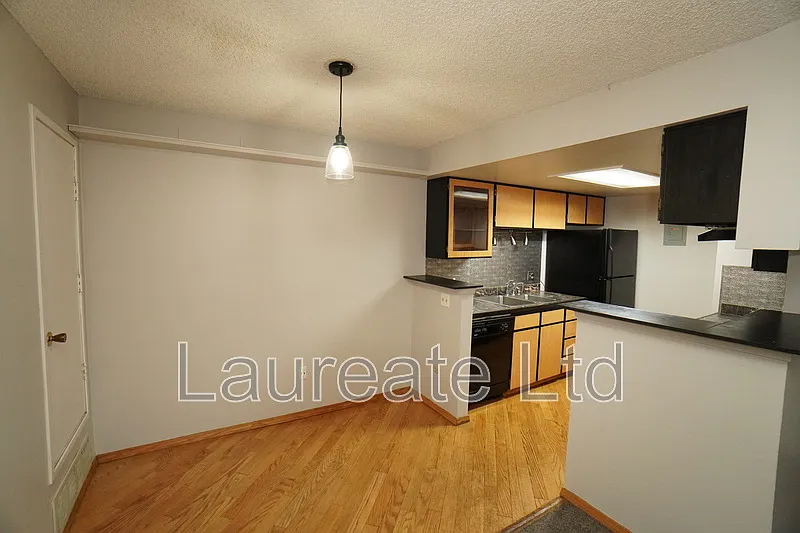 2 bed, 2.0 bath, 904 sqft, $1,695 — Photo 4