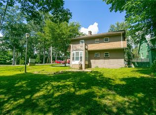 1 Pomander Walk, East Rochester, NY 14445