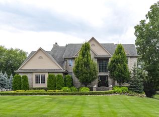 71 Knorrwood Dr, Rochester, MI 48306