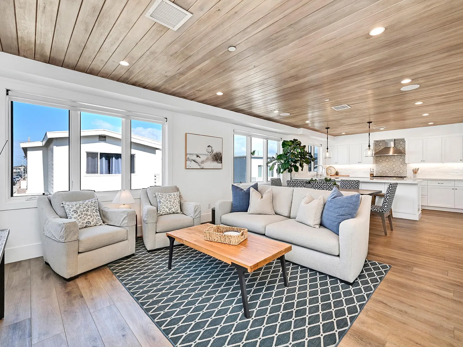 3 bed, 1973 sqft, $20,000 — Photo 1