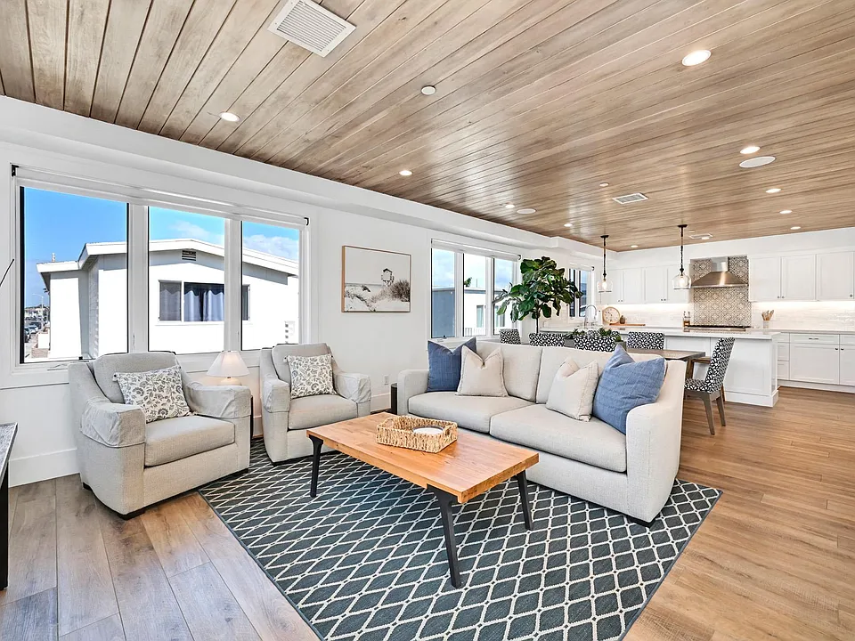 3940 Seashore Dr