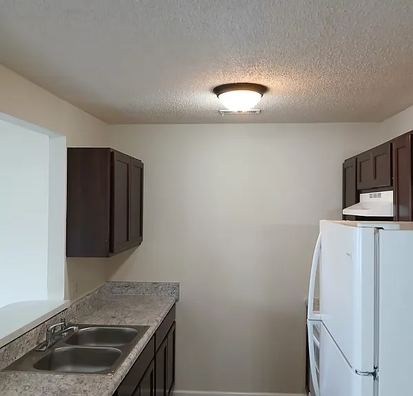 Oak Knoll Apartments — Photo 16