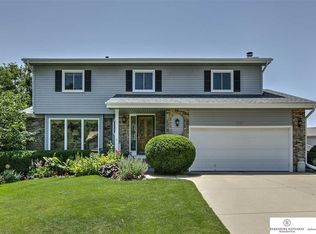 907 Elm Hurst Dr, Papillion, NE 68046