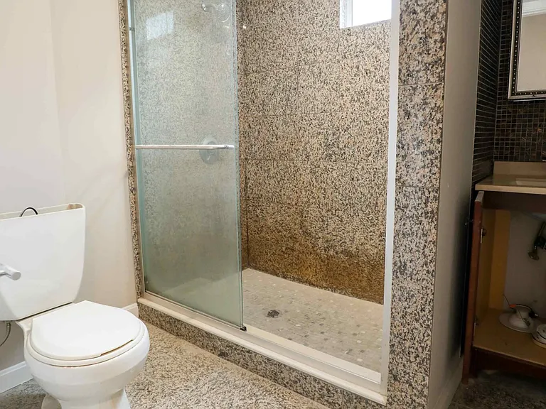 66 Quint Ave #2 — Photo 11