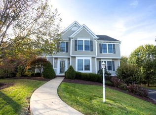 137 Amberwoods Dr, Canonsburg, PA