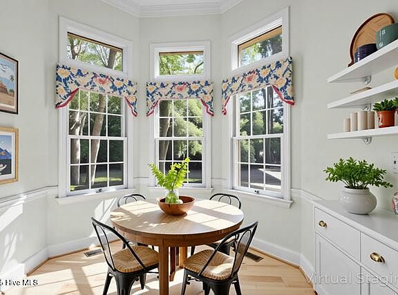 3rd image of 6001 Club House Drive
